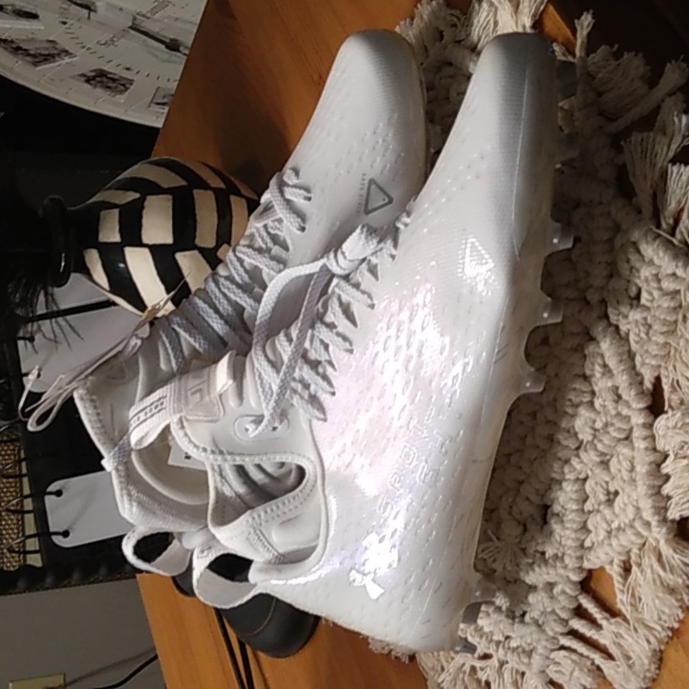 Men's Under Armour Football Spotlight LUX MC 2 Cleats Retail $130